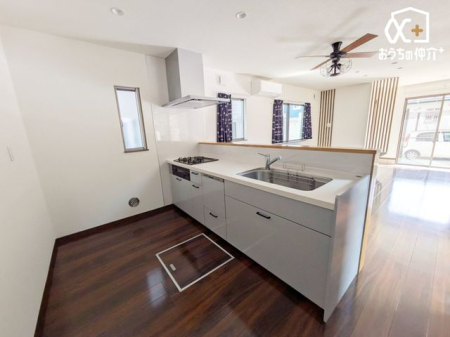 �L�b�`�� �`Kitchen�`��Ԃ̗ǂ��L�b�`���@���J�ɂ��g���Ő��������[�������ꂢ�ȏ�Ԃł��B���t�H�[�����Ȃ��Ă����\���Ɏg�p�ł��܂��B