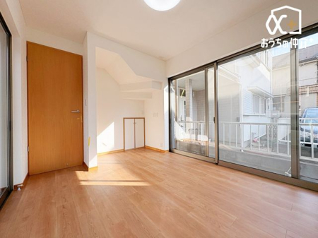 ���r���O -