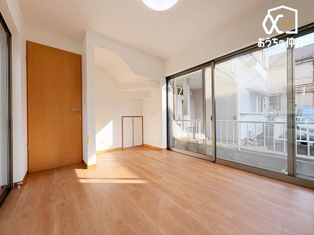 ���r���O -