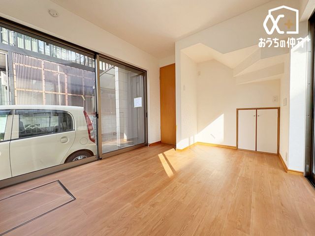 ���r���O -