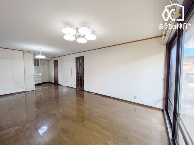 ���r���O -