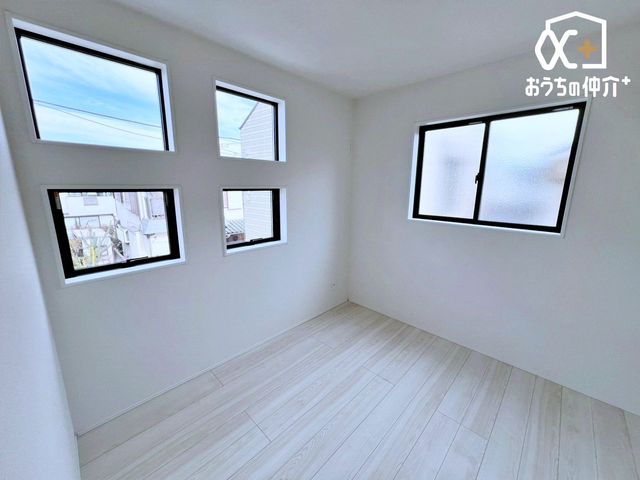 �Q�� ��Q���Ƃ��Ďg�������Ȃ������ł��B�L�߂̍��Ǝ��[�B�o���R�j�[�ɖʂ��A�J���������Ղ�ȃv���C�x�[�g��Ԃł��B