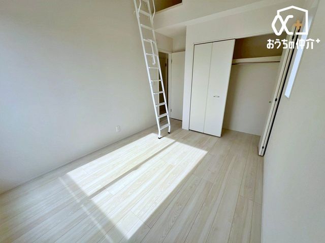 �q������ �q�������Ƃ��Ă��\���ȍL�������邨�����ł��B�Ƒ��X�̈��炬�̋�Ԃ��m�ۂł��A�v���C�x�[�g�ȃx�b�h���[���͕�炷���̊����ő���グ�������̂ł��B