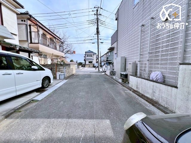 ���n�O�ώʐ^ ������悤�Ȑ��w�i�ɁA���X�ƘȂޓ@��́A���z�̉��b�𑶕��Ɏ󂯂�B�L�т₩�ŊJ���I�Ȓ��]�ƁA�����Ղ�ƍ~�蒍���z���ɁA�����ɏZ�܂��ґ�������Ǝ������Ē����܂�