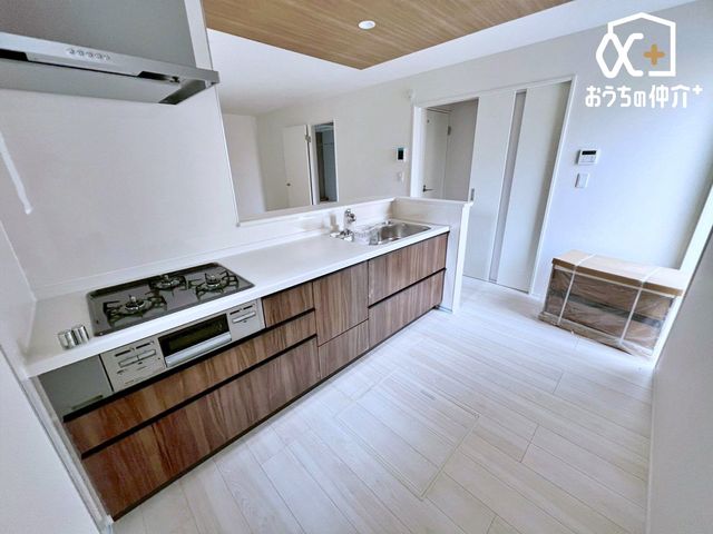 �L�b�`�� �����g���L�b�`�������炱���A�H���̏������y�������ԂɁI�w�Z�������ł��X���[�Y�ɖ��ʂȂ���Ƃł��x�w���������ȒP�ɂł���x�ȂǁA���ꂵ���H�v����������I�������y��������L�b�`���X�y�[�X�ł�