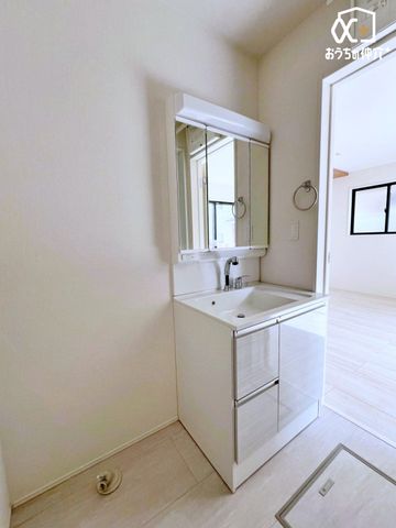 ���ʑ�E���ʏ� �y���̗��ɂ����Ղ���[�z��������̏��������܂���S���[�^�C�v�B�g���C�̈ʒu��ς��邱�ƂŔw�̍������̂����[�ł��܂��B