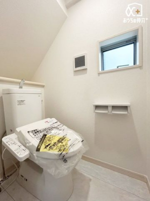 �g�C�� 1�K��2�K�ɂ��ꂼ��g�C����ݒu�B���̃o�^�o�^���鎞�ԑтɂ����ݍ������ƂȂ����K�ɂ��g�����������܂��ˁB