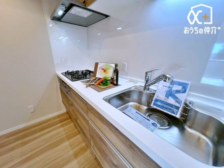 �L�b�`�� ��Ԃ��L�����p�ł���L�b�`���ł��B�L�b�`������߂�X�y�[�X�͎��R�ƃR���p�N�g�ɂȂ��Ă���܂��B�_�C�j���O�Z�b�g���߂���΁A�z�V���y�ɂȂ��Ƒ�Ƃ��Ă��g�������ł��ˁI