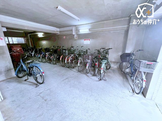 ���̑� ���֏ꂪ�~�n���ɐ݂����Ă��܂��B�����Ȃ��q�l��A�w���̂��q�l�ɂƂ��Ă͎��]�Ԃ���؂Ȉړ���i�Ȃ̂ŁA�Y��ɐ������ꂽ�ꏊ�ɕۊǂł���͈̂��S�ł��B