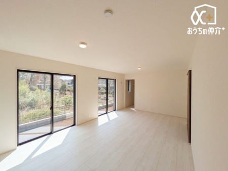 ���r���O -