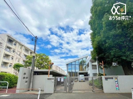 ���ӊ� �������ۈ牀 �k��10���B���R�Ɍb�܂ꂽ���ƍL�����낪����A�l�G�܁X�̑��Ԃ��炫�܂� 770m