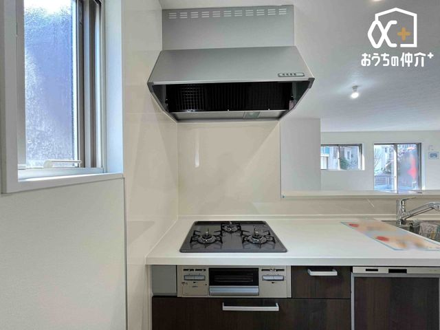 �L�b�`�� ������������O���R�����̗l�q�ł��B�u�߂�E�ύ��ޓ��̍�Ƃ������ɏo����R�����ł��B