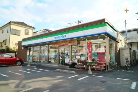 ���ӊ� �k��2���B�y�t�@�~���[�}�[�g���Ԑ�a�@�O�X�z�c�Ǝ���24���ԉc�ƁA�Ԉ֎q�Ή��̒��ԏ�A�N���W�b�g �J�[�h�B 120m