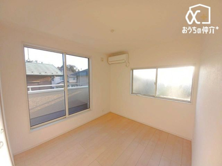 �q������ �q�������ɃI�X�X���ȗm���̗l�q�ł��B�o���R�j�[�ɖʂ��Ă��邽�ߊ��C�����₷���B���邳���\���Ȃ������ł��B