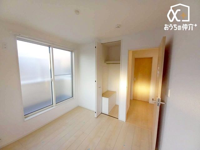 ���̑� 2�K�@��4.5���̗m���ɂ̓N���[�[�b�g�������B���������X�b�L���Еt���܂��B