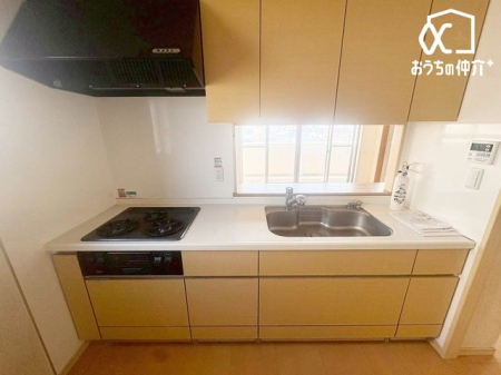 �L�b�`�� �����ɒ������ł��Ă��������͂��ǂ�3���R�����̃L�b�`���ł��B�������͖����̂��ƂȂ̂Ō����ǂ����������ł���̂͊������ł��ˁB