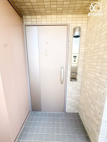 ���� �O���猩�����ւ܂��̗l�q�ł��B���񌻒n�ɑ����^��ł����������������������B