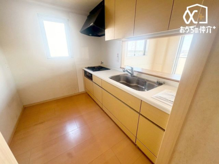 �L�b�`�� �L�b�`������̓��r���O�S�̂����n����Ԏ��ł��B���q�l���V�ԗl�q�������Ȃ���̂�������_�C�j���O�e�[�u���Ŋw�K���邨�q�l�ɂ�����ƃA�h�o�C�X���ł���݌v�ł��B