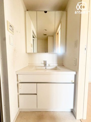 ���ʑ�E���ʏ� �O�ʋ��^�C�v�̐��ʉ��ϑ�ł��B�O�ʋ��^�C�v�̐��ʉ��ϑ�͎g�����肪�ǂ��A�ׂ����������[�ł��܂��B���[������X�b�L���Еt�����ʏ��ł��B