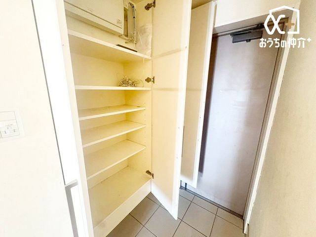 ���� �����t���̃V���[�Y�{�b�N�X�t���ł��B�C�⏬��������������[�ł���̂ŁA���ւ��X�b�L�����������̐g�x�x�����K�ɂȂ�܂��B