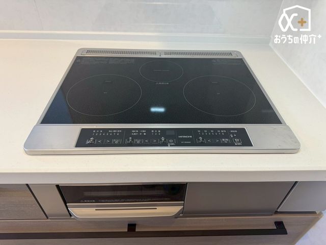 �L�b�`�� �`Kitchen�`�����g���L�b�`�������炱���A�H���̏������y�������ԂɁA�Z�������ł��X���[�Y�ɖ��ʂȂ���Ƃł���A���������ȒP�ɂł���ȂǁA�������y��������L�b�`���X�y�[�X�Ɏd�グ�܂����B