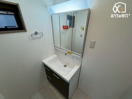 ���ʑ�E���ʏ� �`Wash room�`���̍Q�����������ԑтł��]�T�������Ďx�x�ł���L���p�E�_�[���[���B���������[���L�x�Ȃ̂Ō����ڂ��X�b�L���Ɛ������ڂł��܂��B