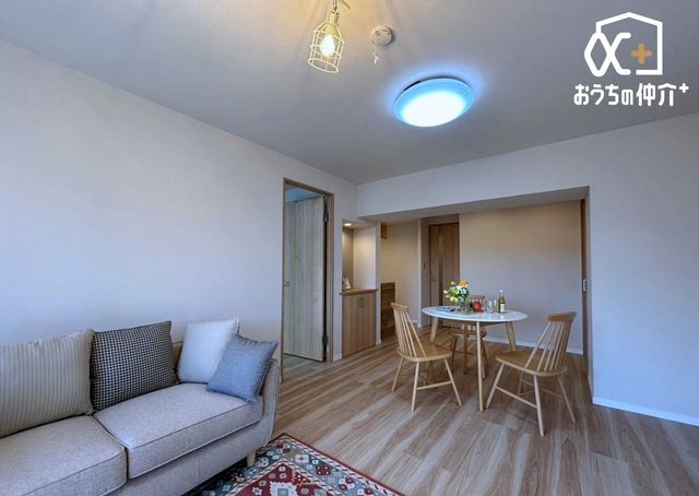 ���r���O �L���Ȍ����Ƃ炷���̏ꏊ�́A�������Ȃ���b���y���݁A�������Ƃ������Ԃ��߂����ꏊ�B�Ƒ��̓��킪���܂���؂ȋ�Ԃł��B