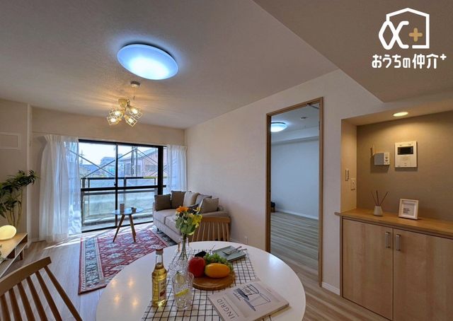 ���r���O �L���Ȍ����Ƃ炷���̏ꏊ�́A�������Ȃ���b���y���݁A�������Ƃ������Ԃ��߂����ꏊ�B�Ƒ��̓��킪���܂���؂ȋ�Ԃł��B