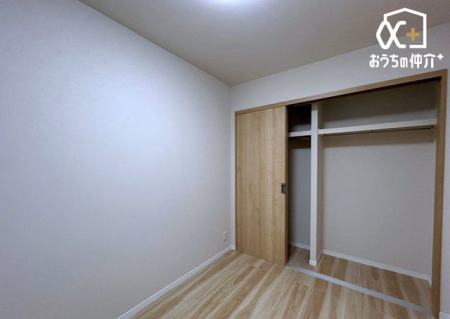 �q������ �q�������Ƃ��Ă��\���ȍL�������邨�����ł��B�Ƒ��X�̈��炬�̋�Ԃ��m�ۂł��A�v���C�x�[�g�ȃx�b�h���[���͕�炷���̊����ő���グ�������̂ł��B