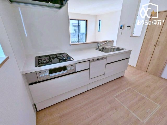 �L�b�`�� �����g���L�b�`�������炱���A�H���̏������y�������ԂɁI�w�Z�������ł��X���[�Y�ɖ��ʂȂ���Ƃł��x�w���������ȒP�ɂł���x�ȂǁA���ꂵ���H�v����������I�������y��������L�b�`���X�y�[�X�ł�