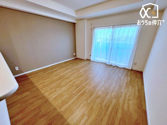 ���r���O ���R�ɉƑ��̏W�܂郊�r���O��ԁB�������Ƃ������Ԃ��A�Ƒ��ꏏ�ɉ߂����鎞�Ԃ𑝂₹�����Ȗ��邭�L�X�Ƃ�����Ԃł��B