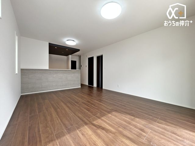 ���r���O �`Living�`�������������͋C��LDK�B�̂�т肭�낮�\�t�@��A���H�����y���ރ_�C�j���O�Z�b�g��u���Ă��������͂���܂���B