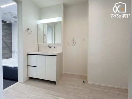 ���ʑ�E���ʏ� �`Wash room�`���̍Q�����������ԑтł��]�T�������Ďx�x�ł���L���p�E�_�[���[���B