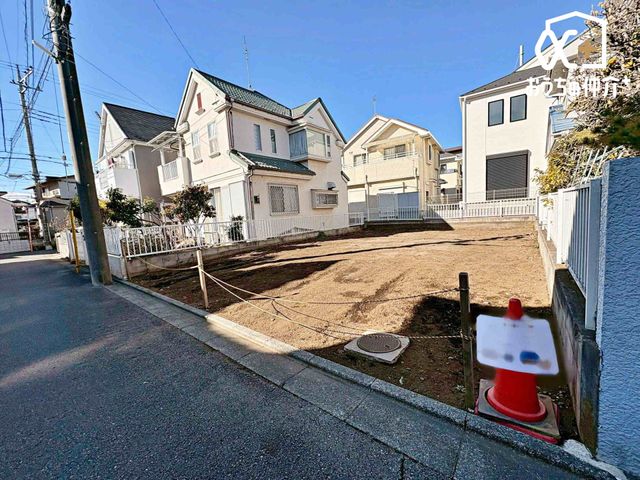 ���n�O�ώʐ^ �ՐÂȏZ��n�Ŏq��ĉƑ��Ƀs�b�^���B�����̂��U�������K�ȗ΂Ɍb�܂ꂽ�G���A�ŁA���R�ɕ�܂ꂽ���₩�ȕ�炵���������邽�߂́A��Ƃ肠��Z���������Ă��܂��B