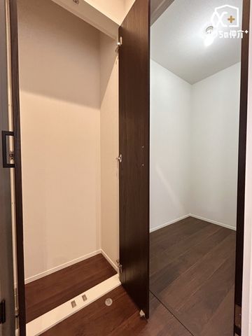 ���[ �L�b�`�����̑�^�p���g���[