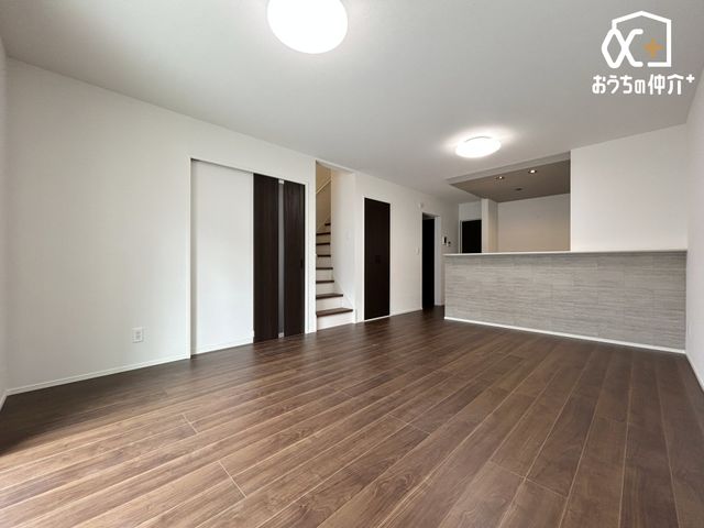 ���r���O �`Living�`�������������͋C��LDK�B�̂�т肭�낮�\�t�@��A���H�����y���ރ_�C�j���O�Z�b�g��u���Ă��������͂���܂���B