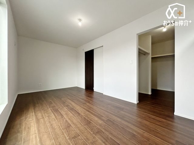 �Q�� �E�H�[�N�C���N���[�[�b�g�̂���8���Q���ł��B��R�̗m���Ȃǂ����[�ł��܂��B