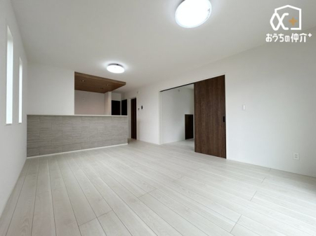 ���r���O �`Living�`�������������͋C��LDK�B�̂�т肭�낮�\�t�@��A���H�����y���ރ_�C�j���O�Z�b�g��u���Ă��������͂���܂���B