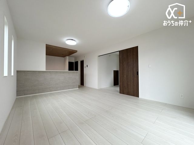 ���r���O �`Living�`�������������͋C��LDK�B�̂�т肭�낮�\�t�@��A���H�����y���ރ_�C�j���O�Z�b�g��u���Ă��������͂���܂���B