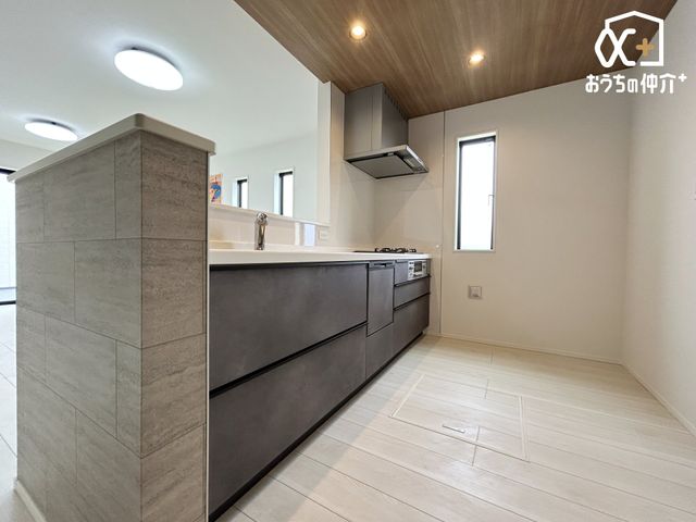 �L�b�`�� �`Kitchen�`�H���򊣑��@�����̃V�X�e���L�b�`���̗p�I���͐ߐ��ɂ��q����D����̂ł��B�����Ő�򂷂�̂ŉ�����������藎�Ƃ��܂�