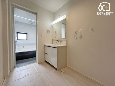 ���ʑ�E���ʏ� �`Wash room�`���̍Q�����������ԑтł��]�T�������Ďx�x�ł���L���p�E�_�[���[���B