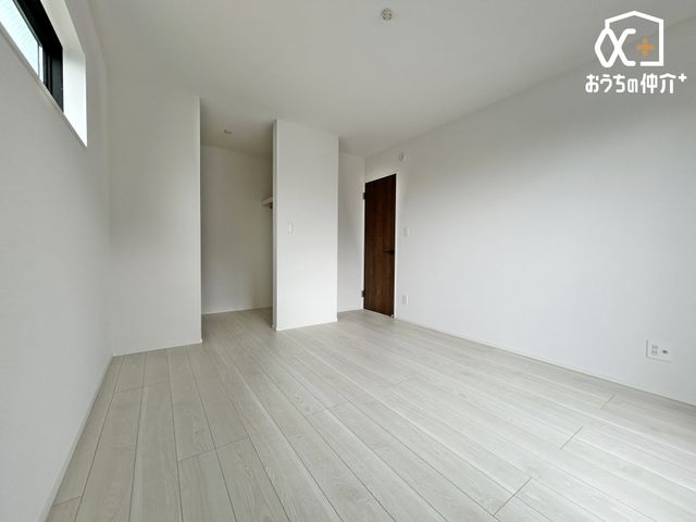 �Q�� �E�H�[�N�C���N���[�[�b�g�̂���8���Q���ł��B��R�̗m���Ȃǂ����[�ł��܂��B