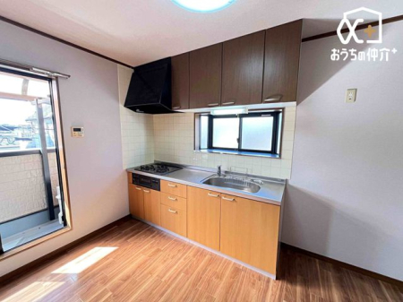 �L�b�`�� �݌˒I��������L�b�`���́A���[�͂�����X�b�L���Ƃ�����Ԃ��������܂��B��������H�ނ������悭���[�ł��邽�߁A�ƂĂ��g���₷���f�U�C���B�������y���ނ��߂̗��z�I�Ȋ��ł��B