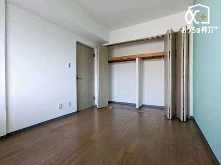 �Q�� �Q���ɃI�X�X���Ȗ�5.0���m���̗l�q�ł��B�N���[�[�b�g���t���Ă���A�Q��E�ߗޓ����L�x�Ɏ��[�\�ȐQ���ł��B