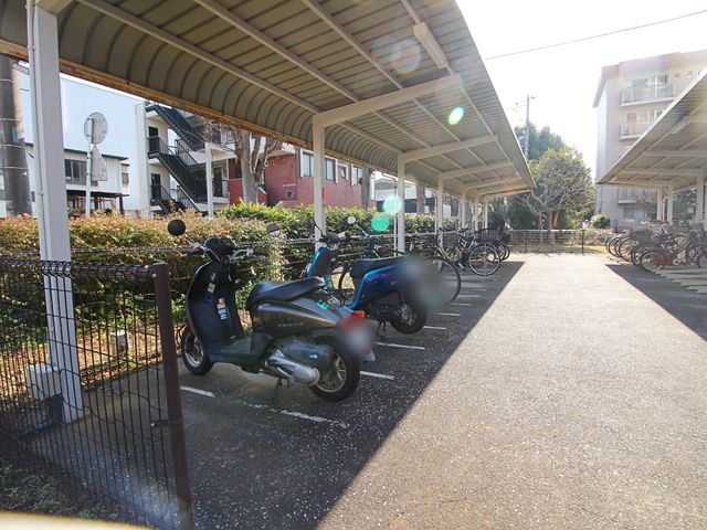 ���̑� �o�C�N�u��͉����t���ŉJ�̓��ł��G��邱�ƂȂ����S�ł��B�܂��A�Ă͏����z�˂�������򉻂�����Ă���܂��B