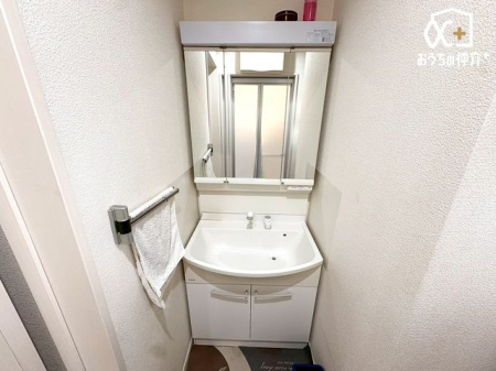 ���ʑ�E���ʏ� �`Wash room�`�傫�Ȑ��ʁ@�Ƒ��݂�Ȃ������g�����ʎ��B�Z�������ɂ͎g���₷�����ʂŁA�X�e�L�Ȉ���̃X�^�[�g������܂��傤�B