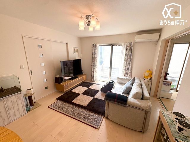 ���r���O �`Living�`�������������͋C��LDK�B�̂�т肭�낮�\�t�@��A���H�����y���ރ_�C�j���O�Z�b�g��u���Ă��������͂���܂���B