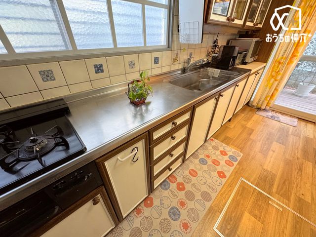 �L�b�`�� �`Kitchen�`��Ԃ̗ǂ��L�b�`���@���J�ɂ��g���Ő��������[�������ꂢ�ȏ�Ԃł��B���t�H�[�����Ȃ��Ă��\���Ɏg�p�ł��܂��B