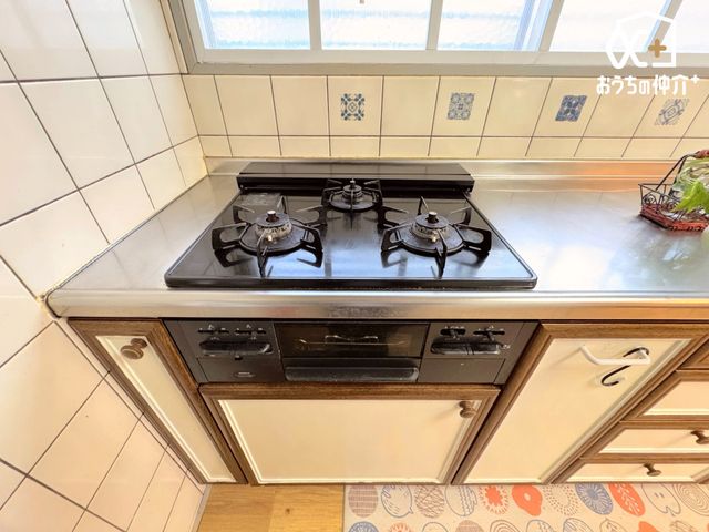 �L�b�`�� �`Kitchen�`��Ԃ̗ǂ��L�b�`���@���J�ɂ��g���Ő��������[�������ꂢ�ȏ�Ԃł��B���t�H�[�����Ȃ��Ă��\���Ɏg�p�ł��܂��B