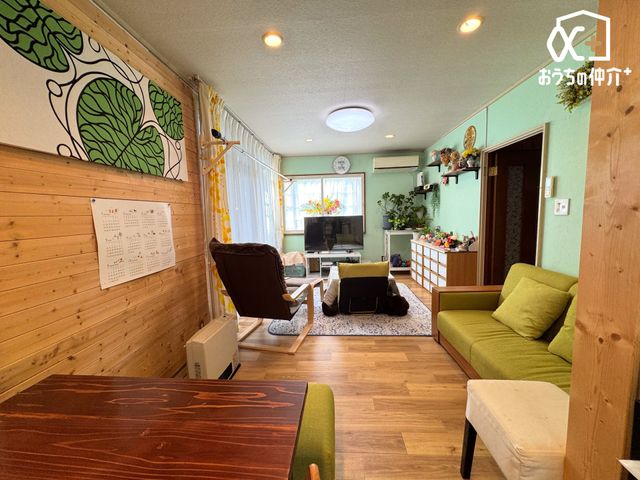 ���r���O �`Living�`�㎿�Ȏ��Ԃ���ޕ�炵�̃��C���X�e�[�W�B�����Ƃ��Ƒ��Ƃ̃R�~���j�P�[�V��������ދ��S�n�̂悢�ꏊ�B���R�Ƃ݂�Ȃ��W�܂�ꏊ�B